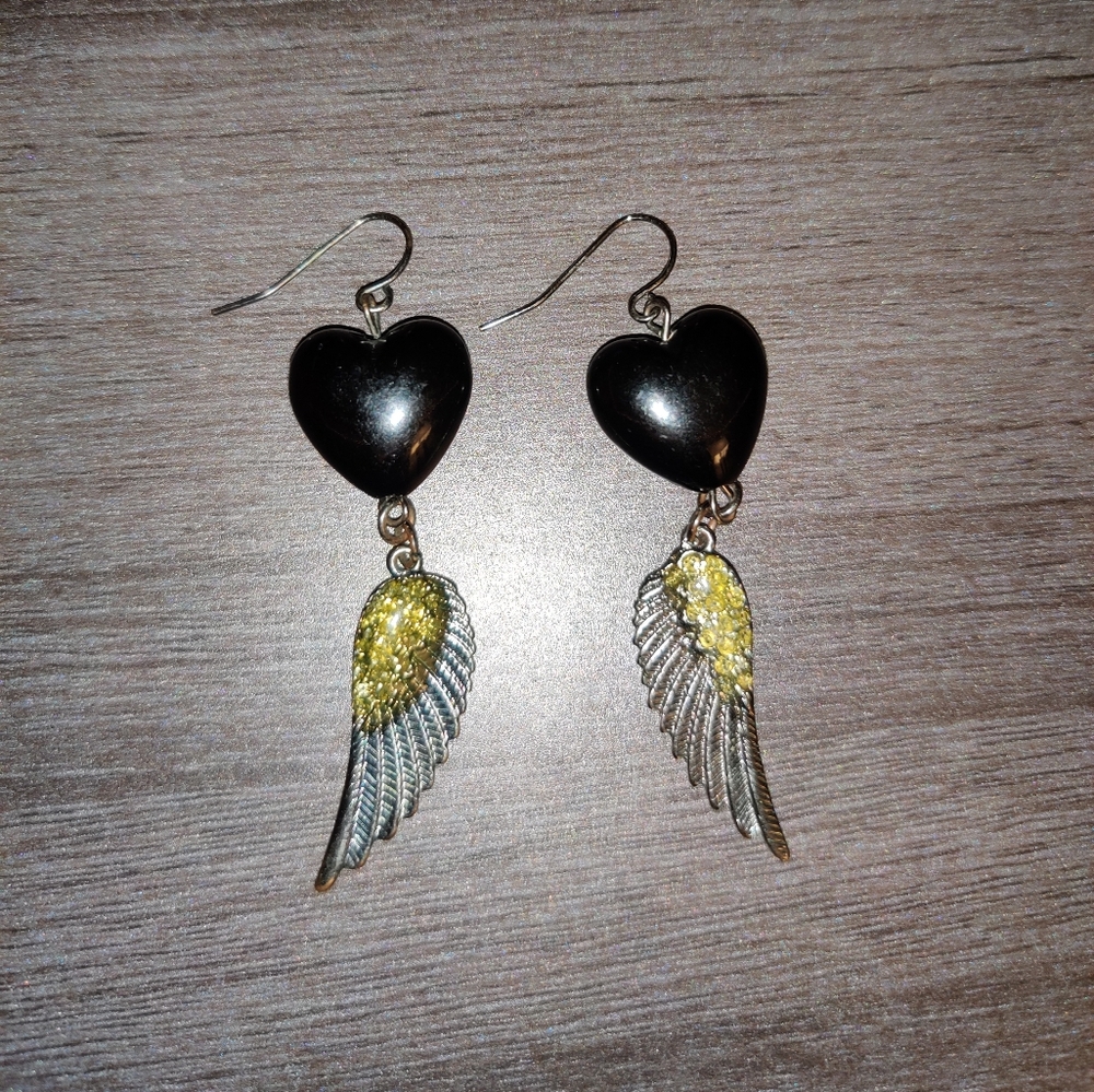 NEW Punk Wing Edgy Emo Dangle Drop Rock Metal Heart Gunmetal Glitter
